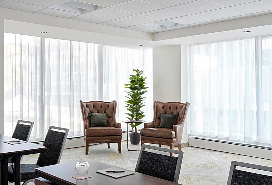 Metcalfe Hotel Ottawa by Gray Collection