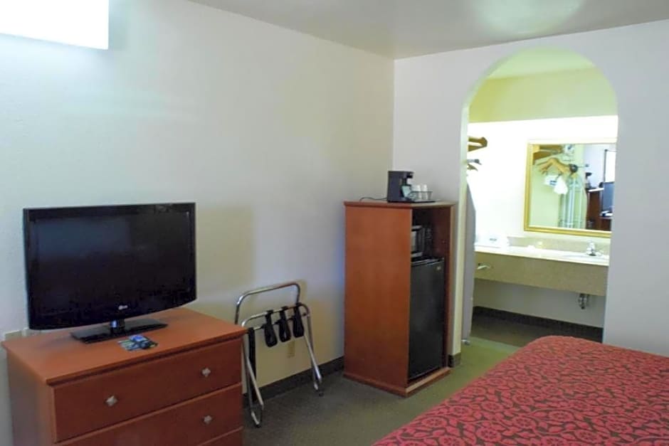 Days Inn by Wyndham San Antonio Southeast By AT&T Center