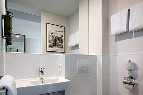 Standard Triple Room (1 Queen Bed and 1 Twin Bed)