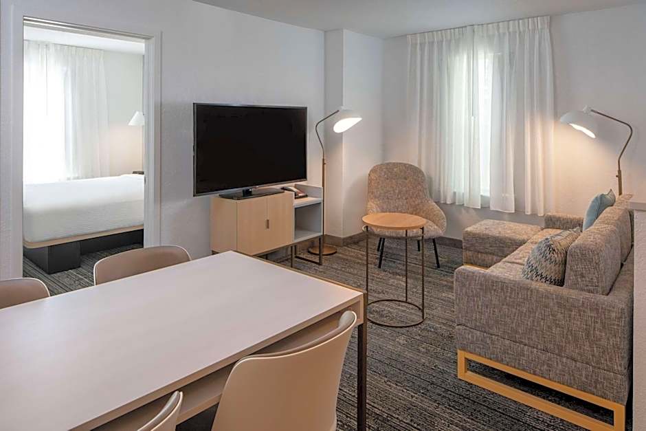 Sonesta Simply Suites Falls Church