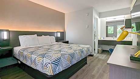 Double Room - Disability Access - Roll In Shower