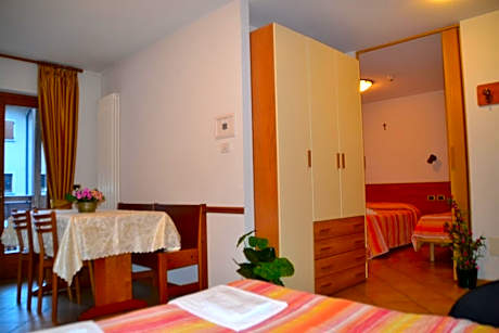 One-Bedroom Apartment (5 Adults)