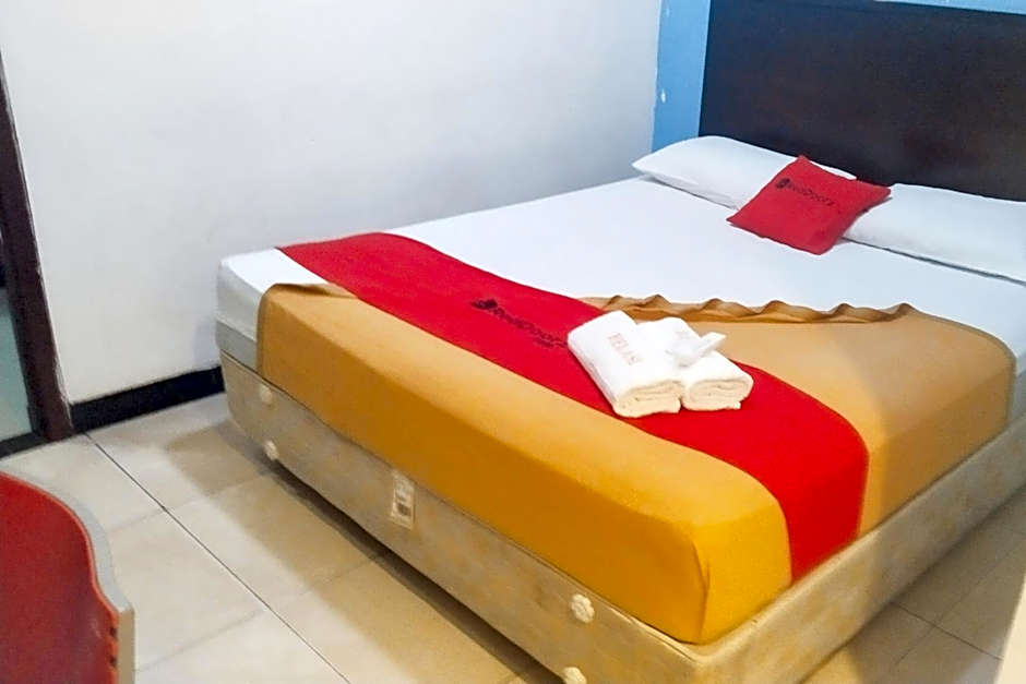 RedDoorz near Living Plaza Palembang
