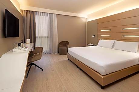 1 KING BED,STND