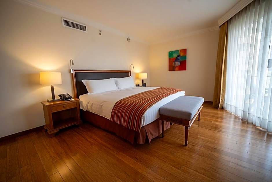 Foto 1 dari 7 — Presidential 1 King Bed Suite
