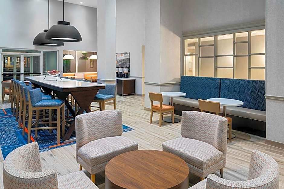 Hampton Inn & Suites Charlottesville at the University