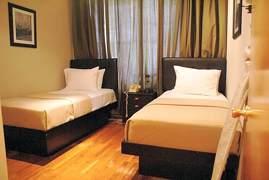 Off SoHo Suites Hotel