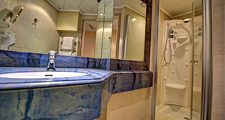 Hotel Du Midi Paris Montparnasse