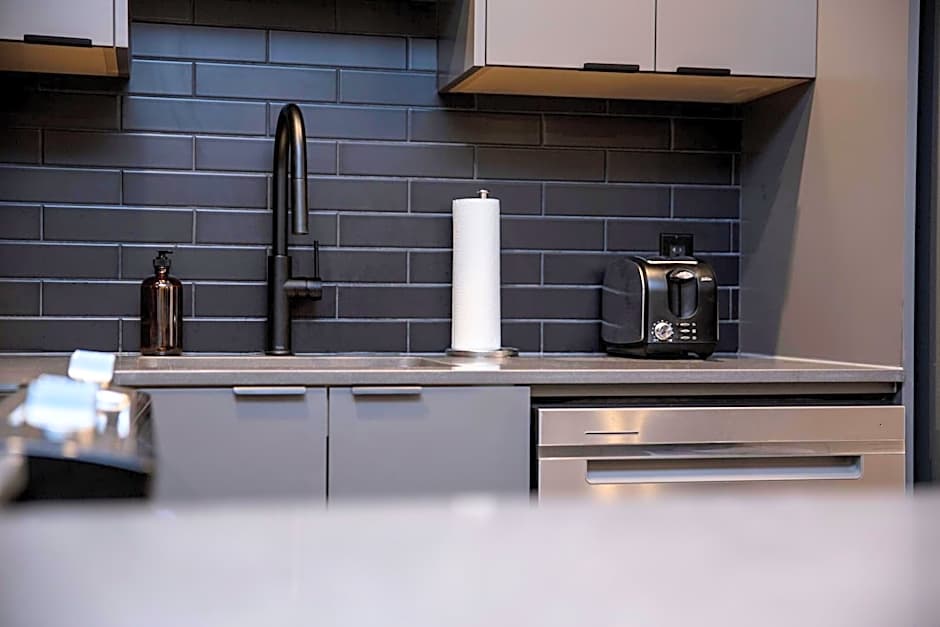 Revelstoke Marvel - Two Bedroom with Hot Tub