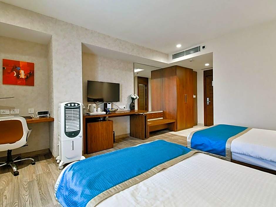 M crown Hotel