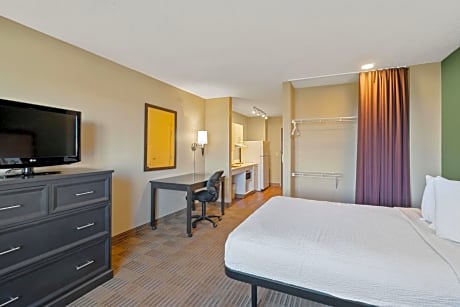 Queen studio with 1 Queen Bed - Disability Access/Non-Smoking