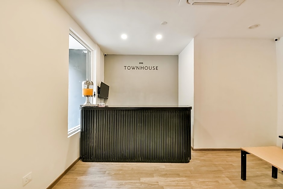 OYO Townhouse 182 Menka