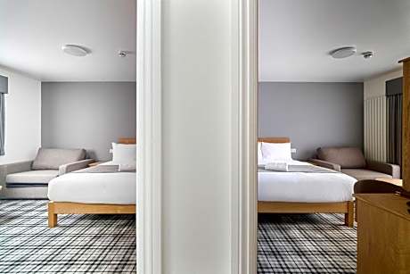 Two-Bedroom Apartment with Three Double and One Single Bed - Non-Smoking