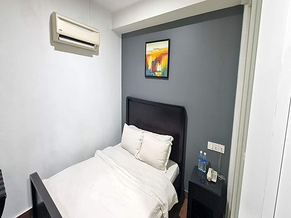 Photo 1 of 8 of Standard Queen Room