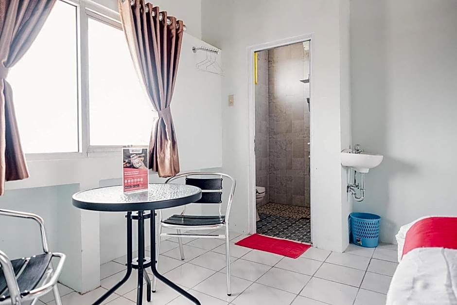 RedDoorz @ Jalan Pangeran Antasari Lampung 2