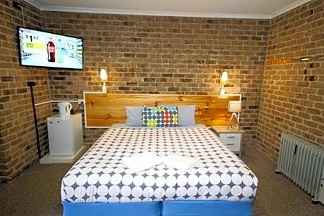 Deluxe 2-Room Suite with Spa Bath