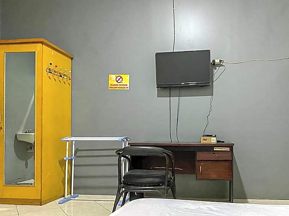 Monalisa Homestay Mitra RedDoorz – Surabaja, IL