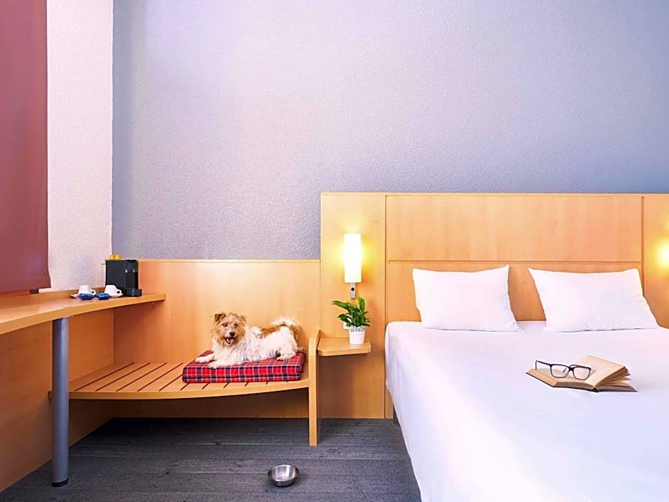 Ibis Como