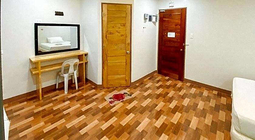 RedDoorz @ 4ks Pension House Bogo City Cebu