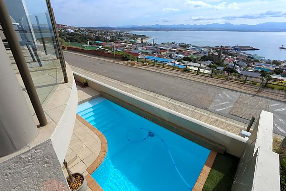 Bar-t-nique Guest House