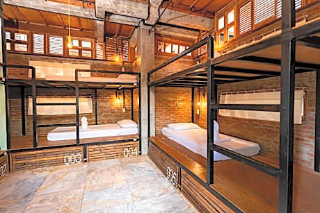 Bed in 6-Bed Mixed Dormitory Room