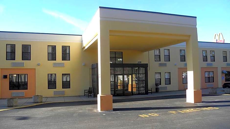La Casa Inn & Suites-Middleboro