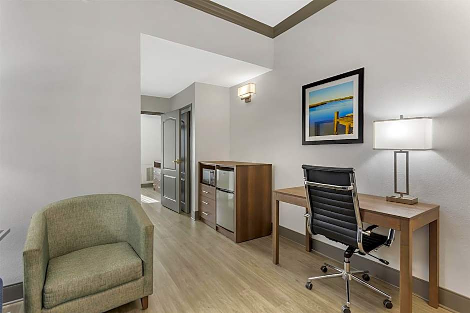 Best Western Plus First Coast Inn & Suites