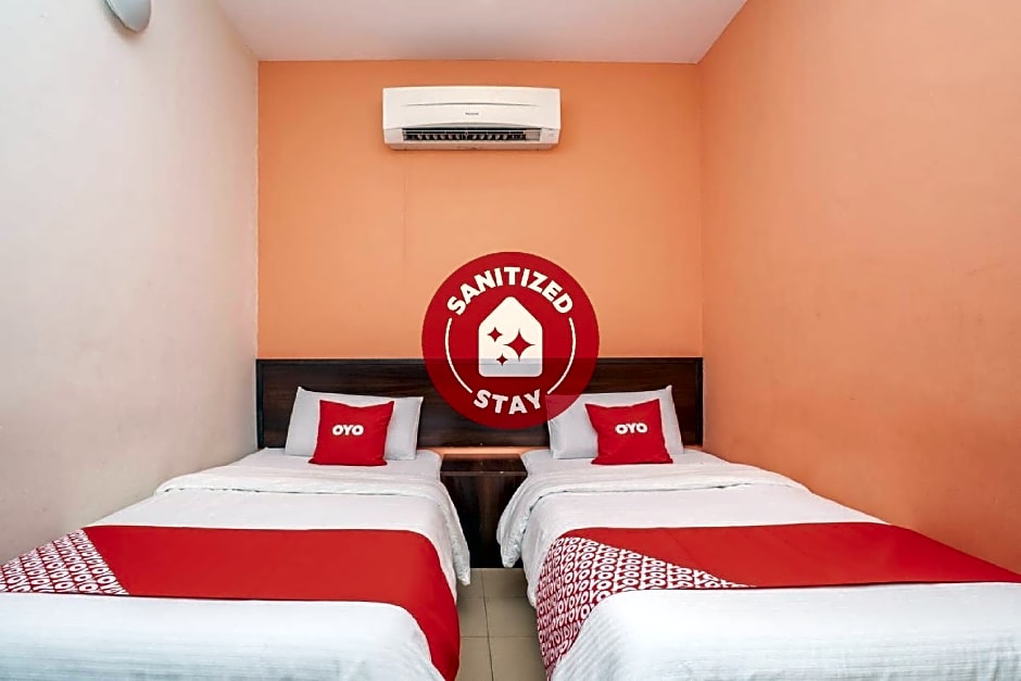 OYO 44078 The Island Hotel