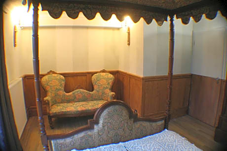 Double Room with Four Poster Bed