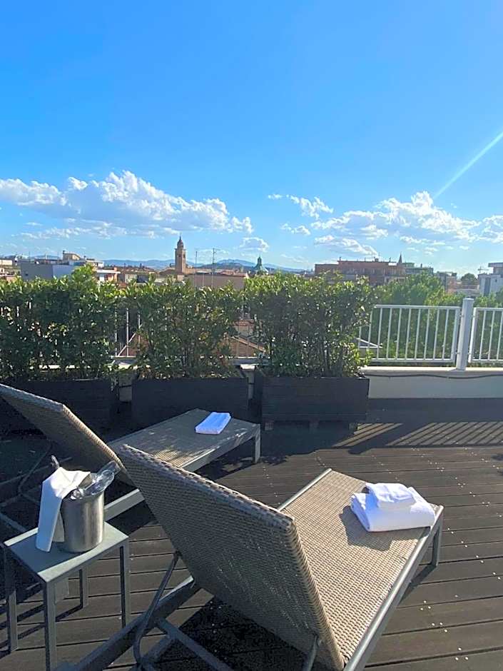 Card International Hotel