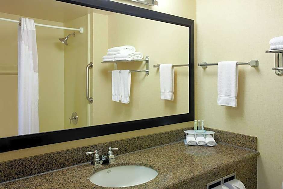 Holiday Inn Express Klamath Redwood Ntl Pk Area By IHG