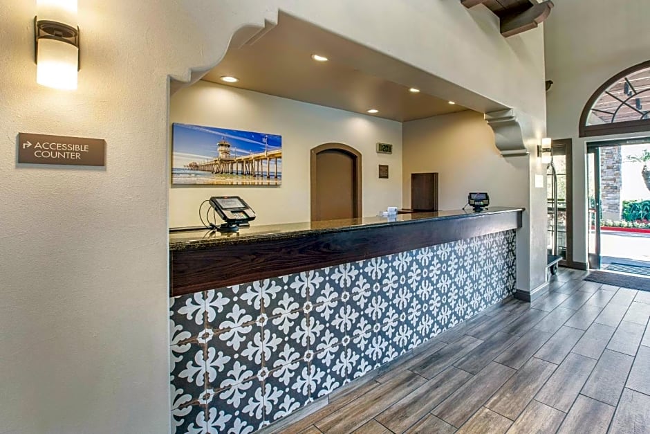 Comfort Inn & Suites Orange County John Wayne Airport