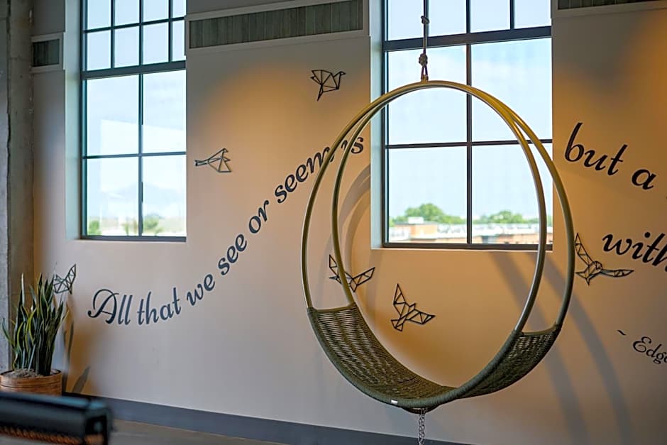 Moxy Charleston Downtown