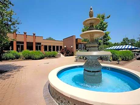 Solomons Inn Resort + Marina