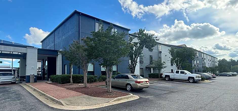 Quality Inn & Suites at Airport Blvd I-65