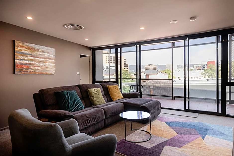 Inner-city 2 bedroom apartment - perfectly located