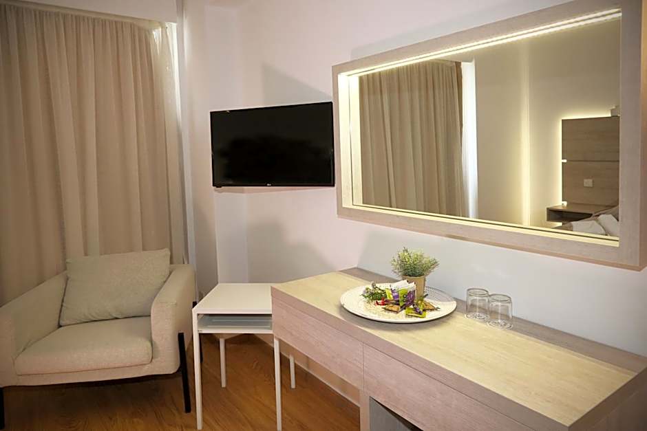 Pier Beach Hotel Apartments