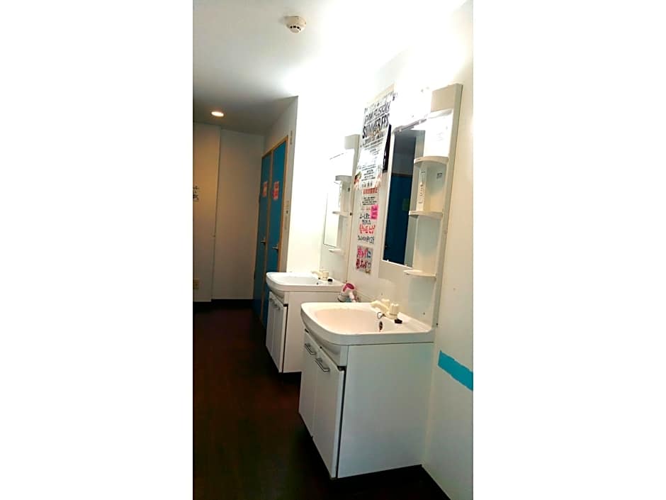 Okinawa Guest House Little Asia