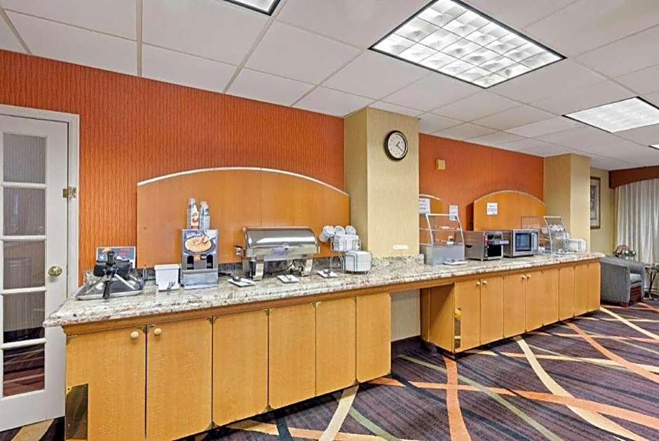 AmericInn by Wyndham Denver Airport