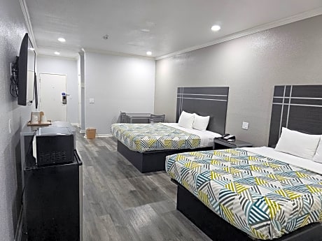 Deluxe Queen Room with Two Queen Beds - Non-Smoking