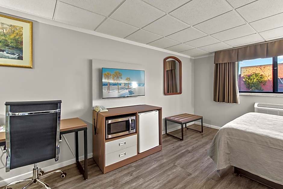 Quality Inn & Suites Green Bay Downtown