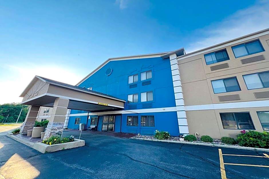 AmericInn by Wyndham Glendale/Milwaukee