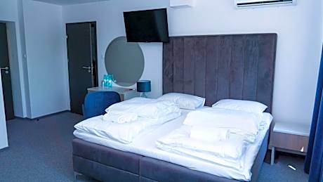 Quadruple Room with Private Bathroom