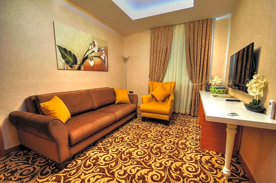 Golden Deluxe Hotel