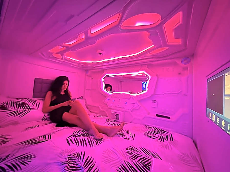 GOOD VIBES ONLY Capsule Hostel Malaga