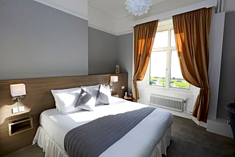 Double or Twin Room with Sea View