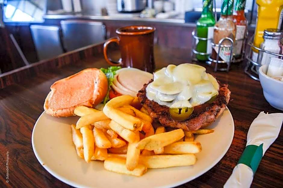 Oregon Trail Motel and Restaurant