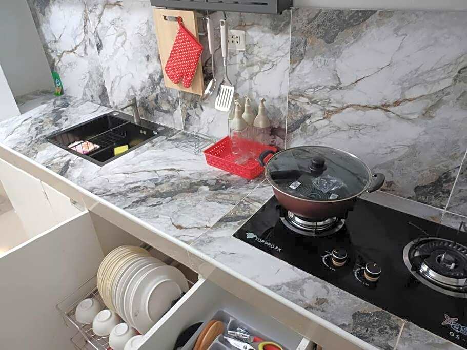 Cebu City Unit2 Spacious 2BR near SM Seaside NuStar Ocean Park Dynamic Herb Anjo