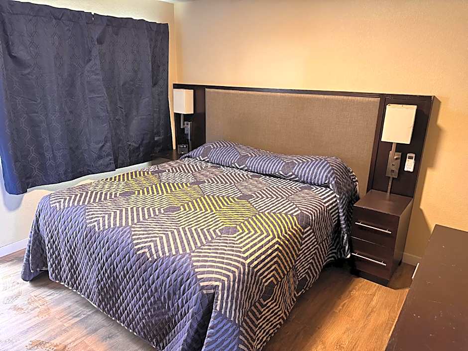 Photo 1 of 5 of Family 1 King Bed
