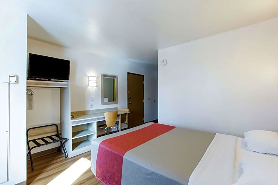 Motel 6-Baraboo, WI - Lake Delton-Wisconsin Dells